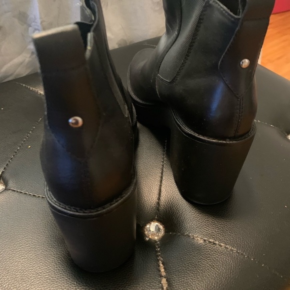 Steve Madden Booties worn once runs small 🥴 - Picture 3 of 7